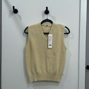 Uniqlo v neck cotton vest